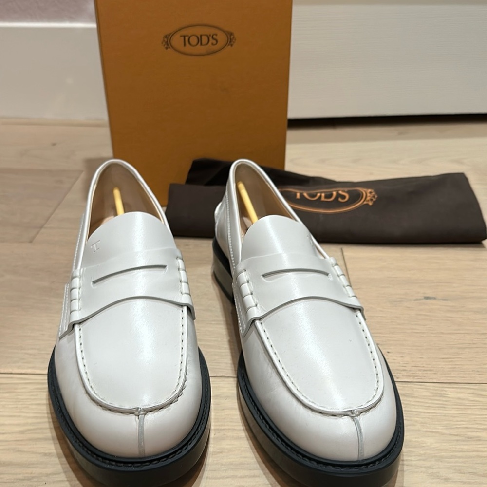Tod’s Loafers in leather in white leather